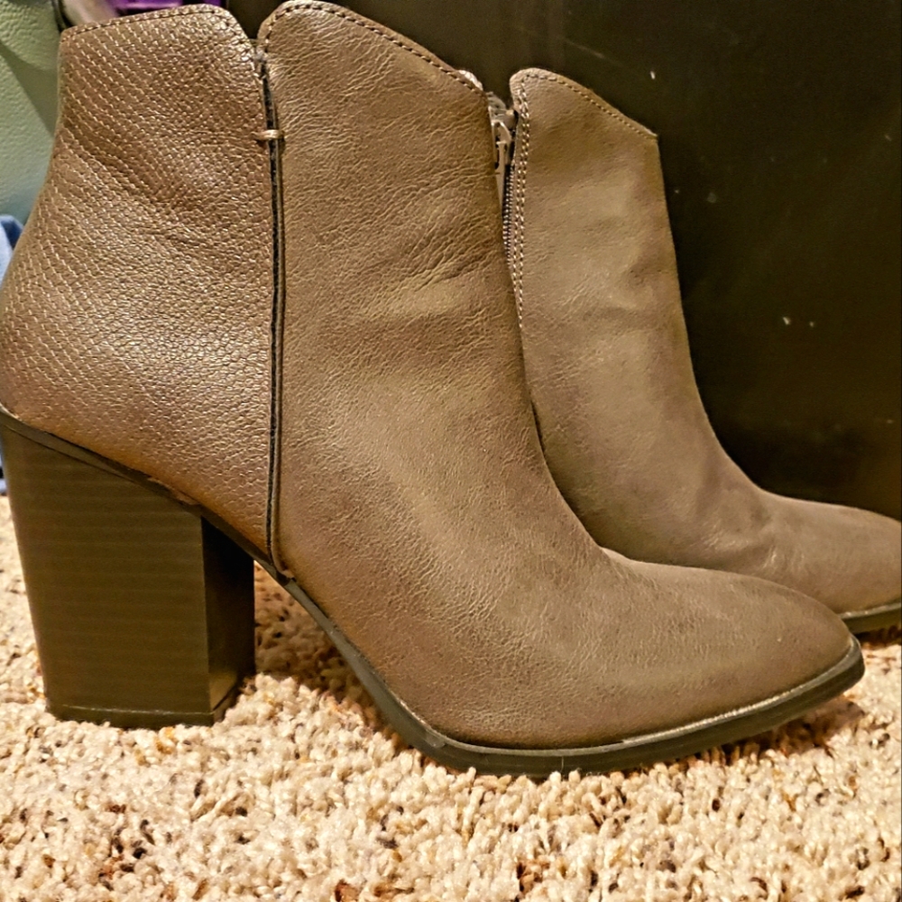 Grey Ankle boots size 7